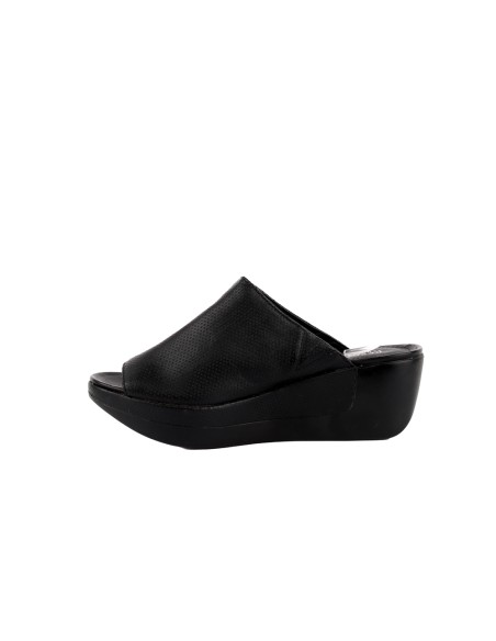 KENNETH COLE REACTION